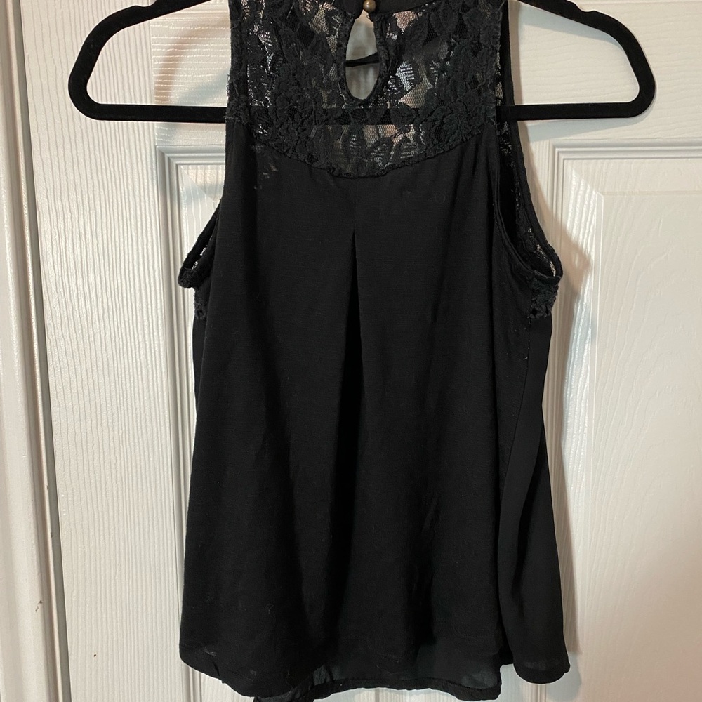 Taylor & Sage Black Sleeveless Floral Blouse - Picture 2 of 4
